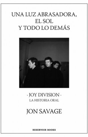 Una-luz-abrasadora,l-sol-todo-lomas-Joy-Division-La-historia-oral-9788417910815